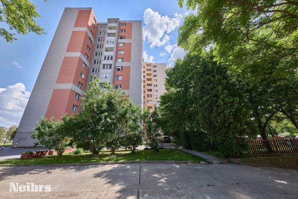 3 izbový zariadený byt, Budatínska ulica