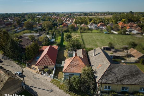 Vidiecky dom s pozemkom (1643m2),