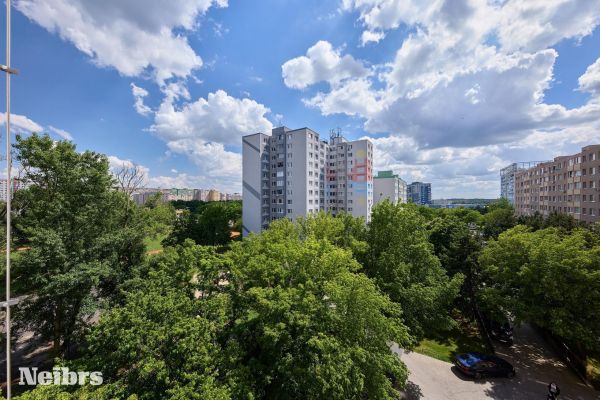 3 izbový zariadený byt, Budatínska ulica