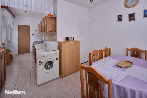 4 izbový byt s garážovým parkovacím miestom v obci Hodruša – Hámre okres Žarnovica