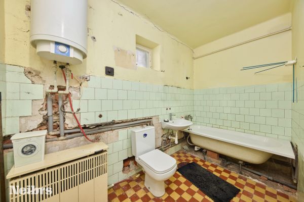 Vidiecky dom s pozemkom (1643m2),