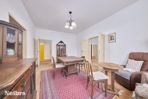 4,5 izbový byt s výhľadom na hrad, Námestie 1. mája
