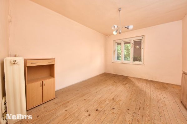 Vidiecky dom s pozemkom (1643m2),