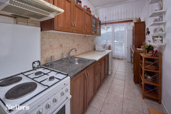 4 izbový byt s garážovým parkovacím miestom v obci Hodruša – Hámre okres Žarnovica