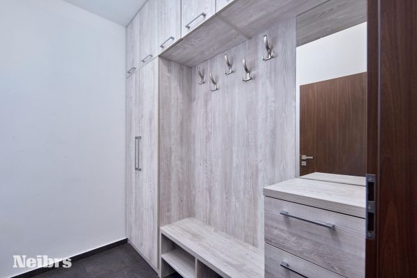4 – izbový byt v dome s terasou a 2 parkovacími miestami