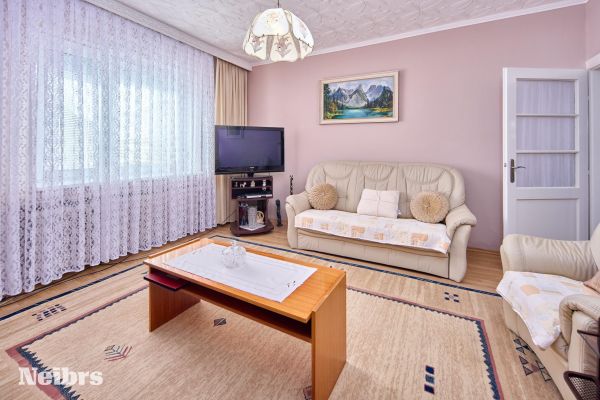 Rodinný dom s pozemkom (985m2)