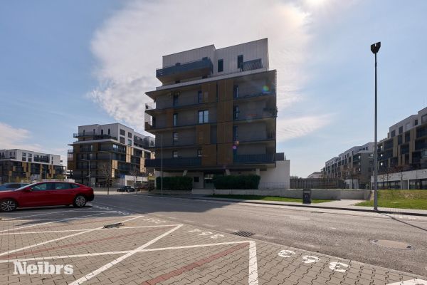 4 – izbový priestranný byt na najvyššom poschodí v projekte Slnečnice – Viladomy.