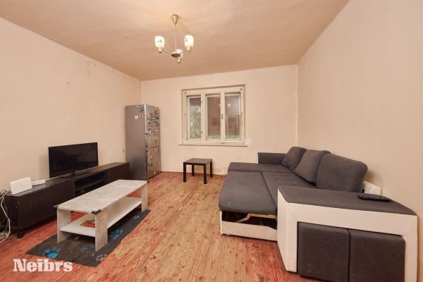Vidiecky dom s pozemkom (1643m2),