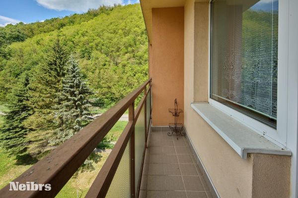 4 izbový byt s garážovým parkovacím miestom v obci Hodruša – Hámre okres Žarnovica