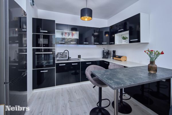 2 izbový byt s terasou a parkovacím miestom v novostavbe, Slnečnice Mesto