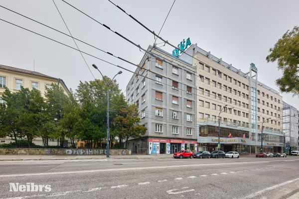 4,5 izbový byt s výhľadom na hrad, Námestie 1. mája