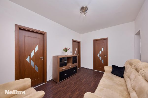 3 izbový zariadený byt, Budatínska ulica