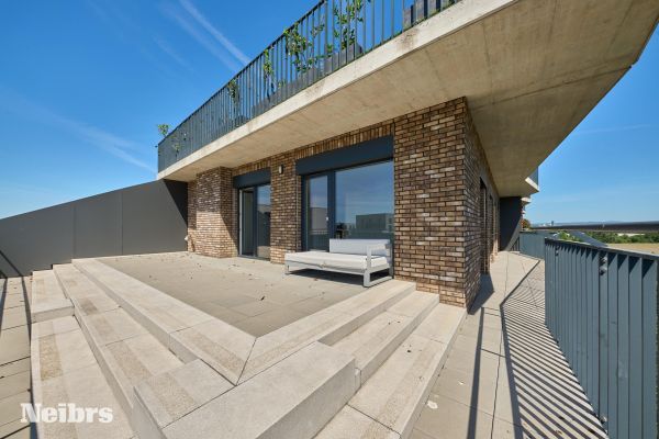 4-izbový byt s veľkorysou terasou a dvoma parkovacími garážovými miestami