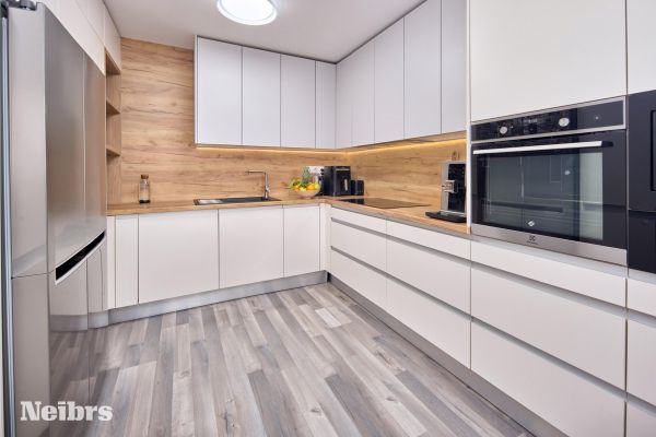 3 izbový byt s balkónom (10m²) a garážovým parkovacím miestom v projekte Matadorka