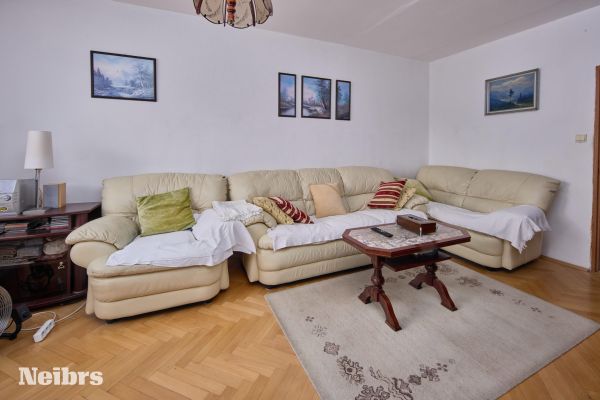 4 izbový byt s garážovým parkovacím miestom v obci Hodruša – Hámre okres Žarnovica