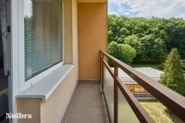 4 izbový byt s garážovým parkovacím miestom v obci Hodruša – Hámre okres Žarnovica