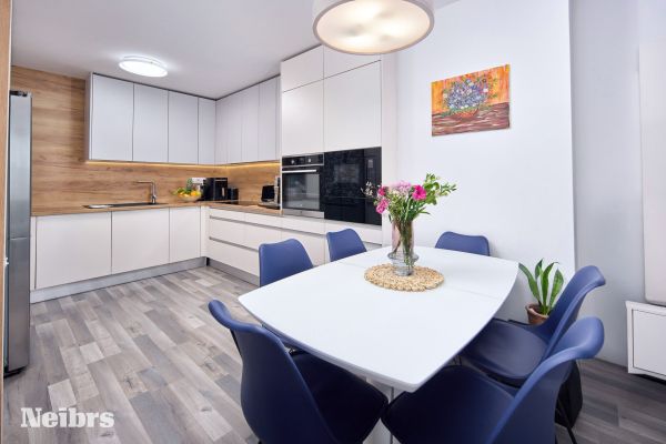 3 izbový byt s balkónom (10m²) a garážovým parkovacím miestom v projekte Matadorka