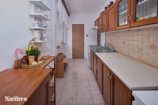 4 izbový byt s garážovým parkovacím miestom v obci Hodruša – Hámre okres Žarnovica