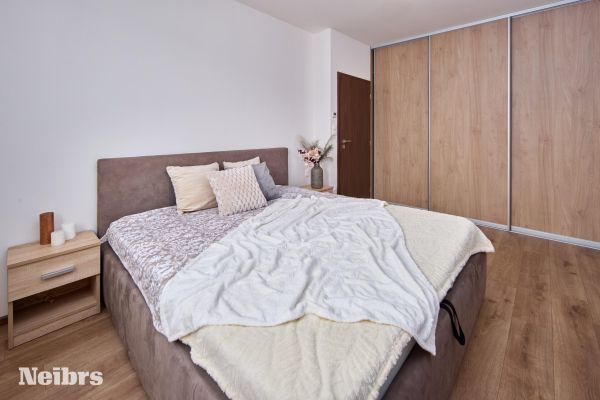 4 – izbový byt v dome s terasou a 2 parkovacími miestami