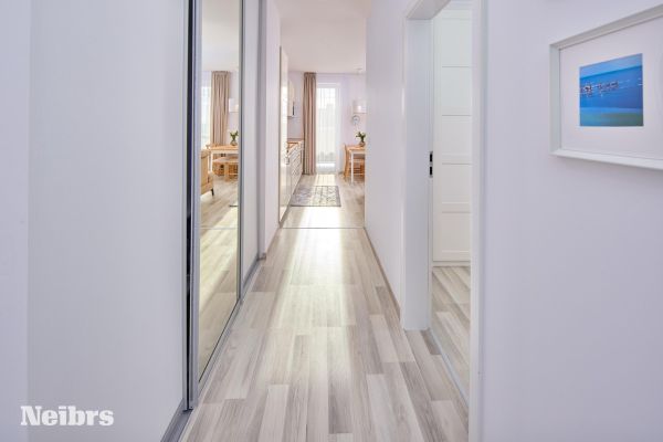 3 izbový svetlý byt s balkónom (8m2) a parkovacím miestom