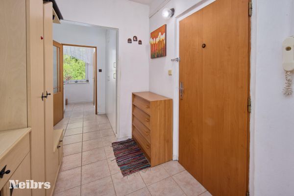 4 izbový byt s garážovým parkovacím miestom v obci Hodruša – Hámre okres Žarnovica