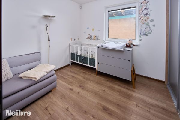 4 – izbový byt v dome s terasou a 2 parkovacími miestami