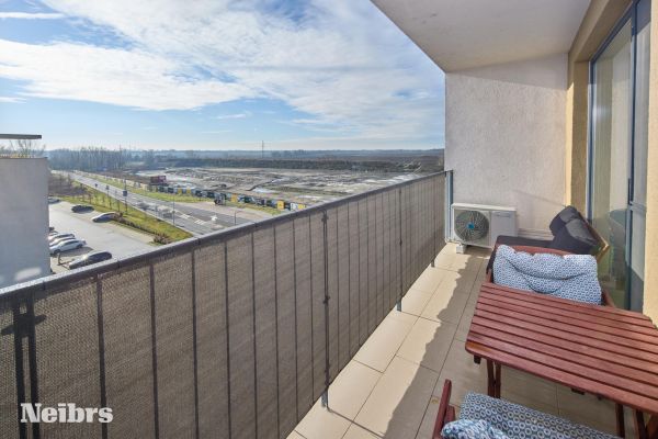 3 izbový svetlý byt s balkónom (8m2) a parkovacím miestom