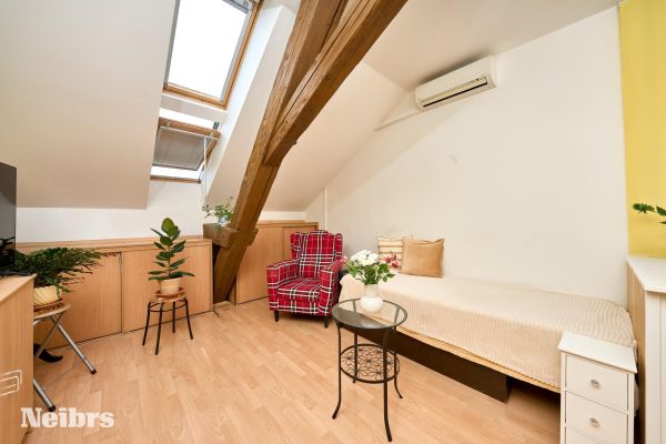 1 – izbový byt v rodinnej bytovke s parkovacím miestom