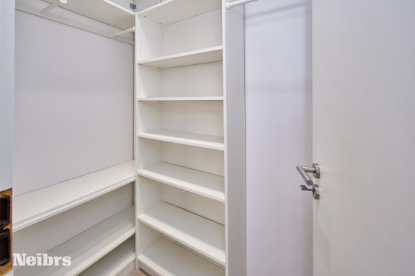 3 izbový svetlý byt s balkónom (8m2) a parkovacím miestom